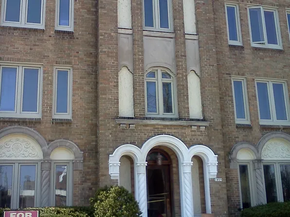 1809 E Lake Bluff Blvd APT 302, Milwaukee, WI 53211