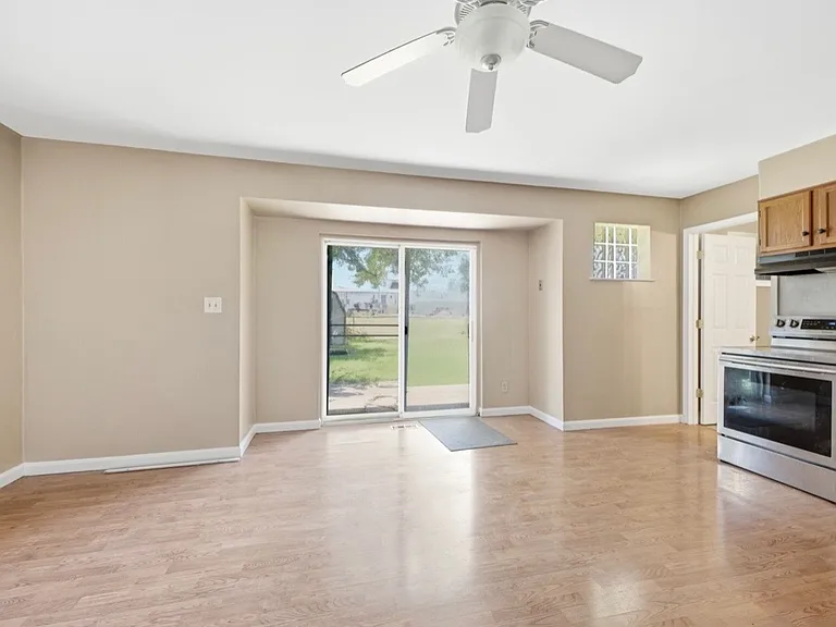 510 W Market St — Photo 8