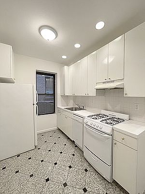 1st image of 240 E 33rd St #2C