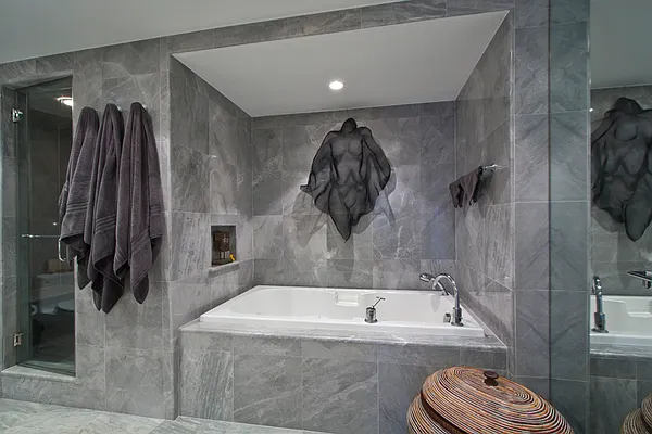 Sold by LG Fairmont Group | media 3