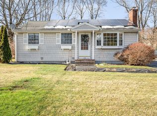 14 Burnham Rd, Lowell, MA 01852