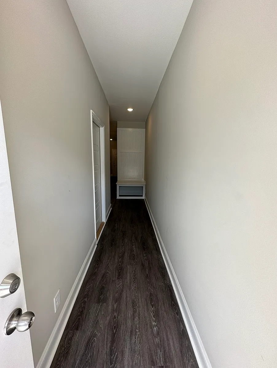 Building Photo - 119 W Rossview Rd #3