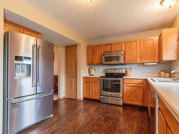 5th image of 7836 White Ash Ct