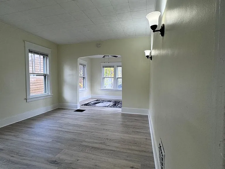 115 Tennyson Ave — Photo 2