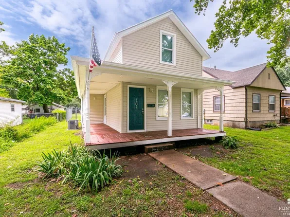 707 Pine St, Wamego, KS 66547