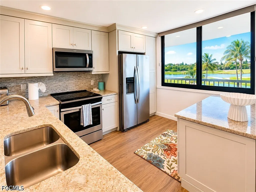 2 bed, 2.0 bath, 1024 sqft, $3,000 — Photo 3
