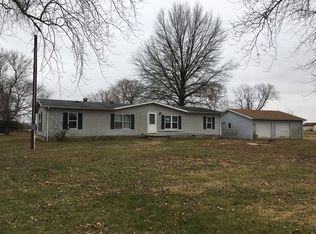 109 Church St, Walshville, IL 62091
