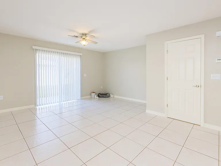 Carmendy Square Apartments — Photo 25