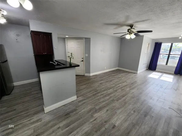 2736 S University Drive, Davie, FL 33328