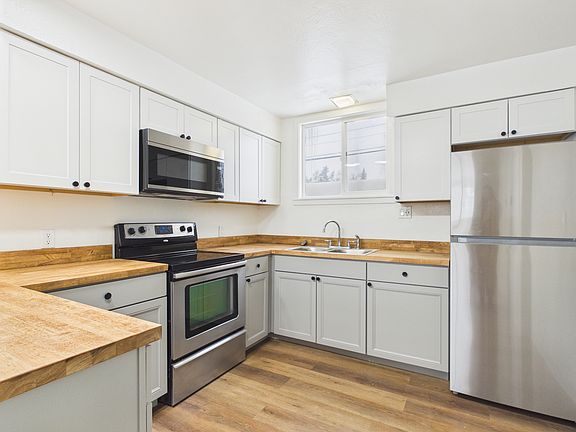 2nd image of 829 17th Ave