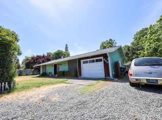 960 Schroeder Ln, Grants Pass, OR 97527