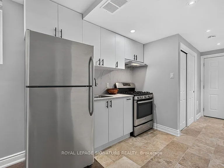 61B Bexhill Ave #LOWER — Photo 8