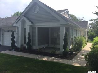 61 Glen Dr, Ridge, NY 11961