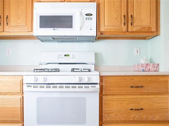 4th image of 420 College Ave