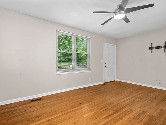 5th image of 112 Smith St