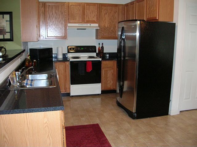 Nice countertops, 42" cabinets
