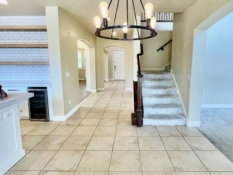 436 E Paris Dr — Photo 7