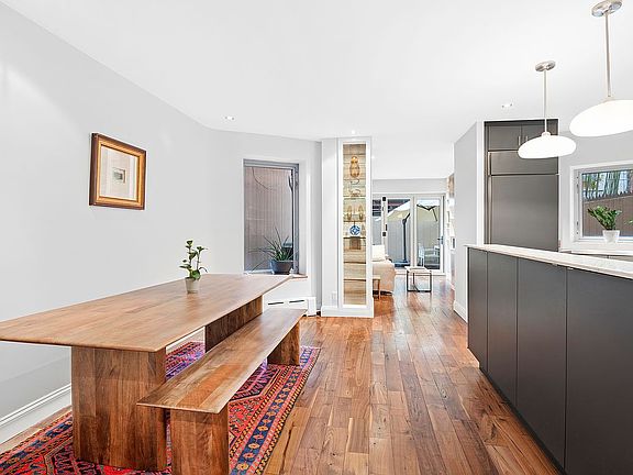 3rd image of 46 W 71st St
