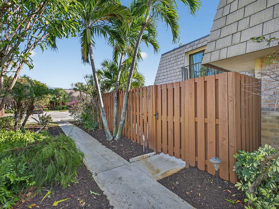 112 Ocean Cove Dr