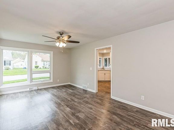 3rd image of 2647 Redwood Ave