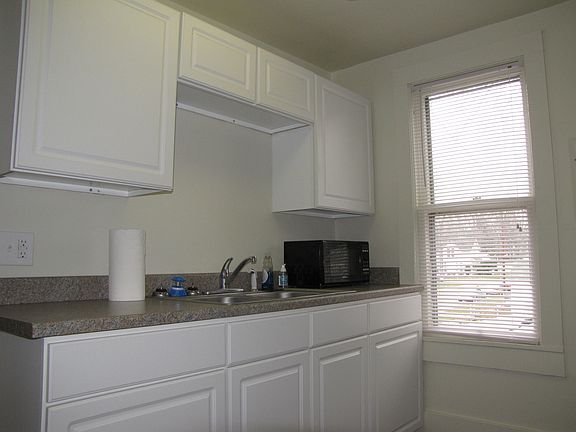 3rd image of 606 1/2 Garfield St