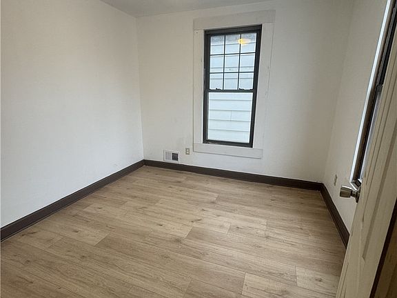 5th image of 5112 Chaplain Way