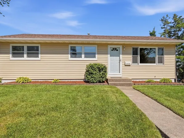 2172 Saint John Dr, Dubuque, IA 52002