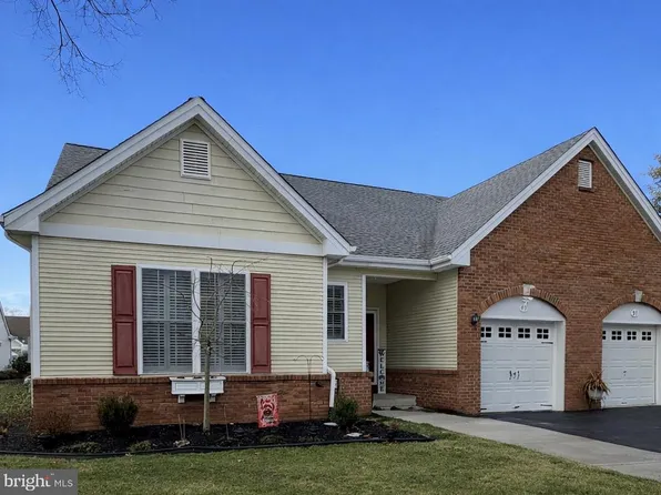 49 Meadowlark Dr, Hamilton, NJ 08690