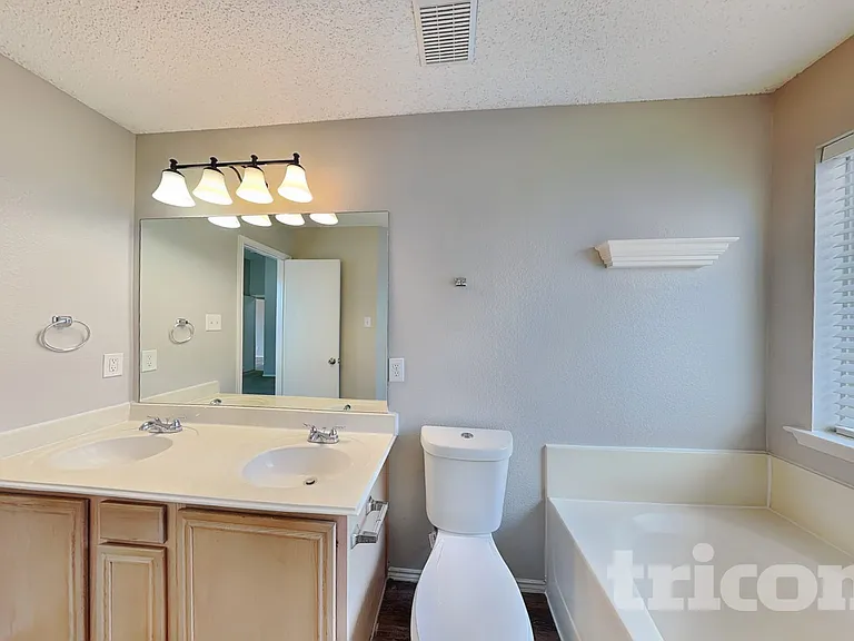 2516 Concina Way — Photo 9