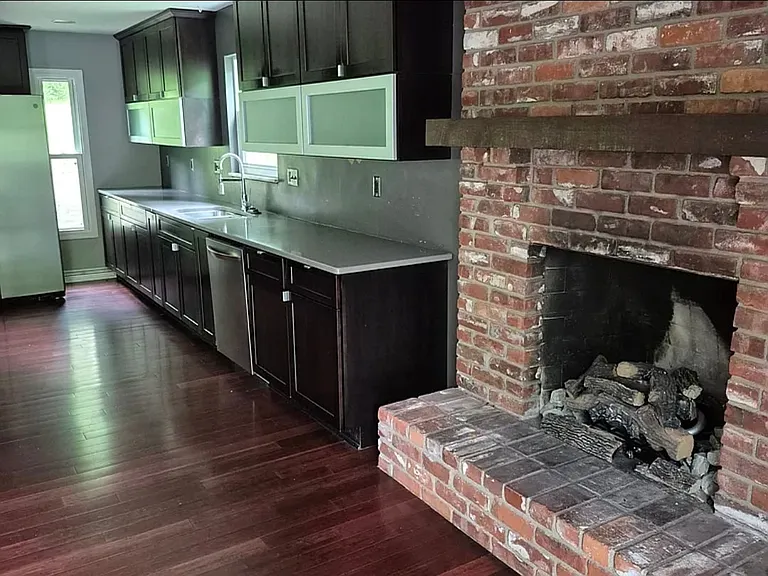 8191 Capitol Dr — Photo 2