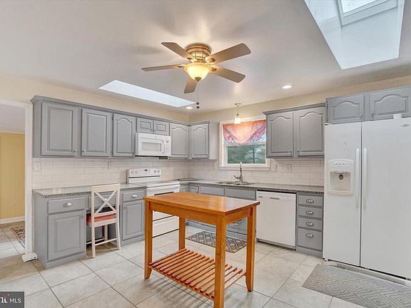 3rd image of 3870 Autumn Ln