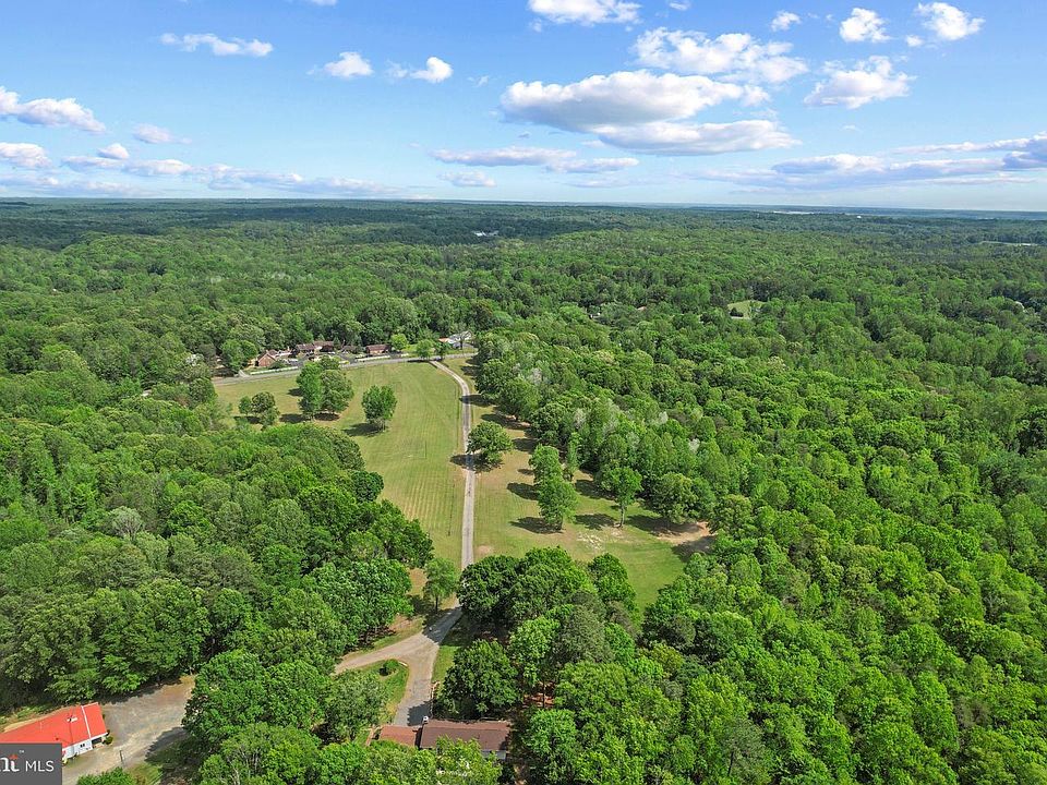 1st image of 41 Wood Landing Rd