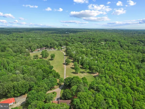 41 Wood Landing Rd, Fredericksburg, VA 22405
