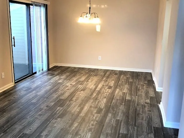 Radcliff Court Apartments — Photo 18