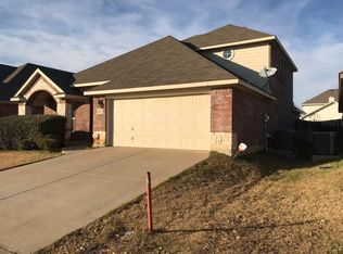 520 Crescent Creek Ln, Fort Worth, TX 76140