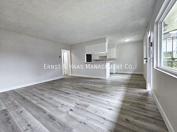 3rd image of 920 Loma Ave APT 3