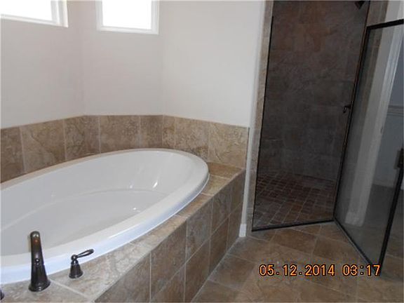 4th image of 18175 Lake Dr E