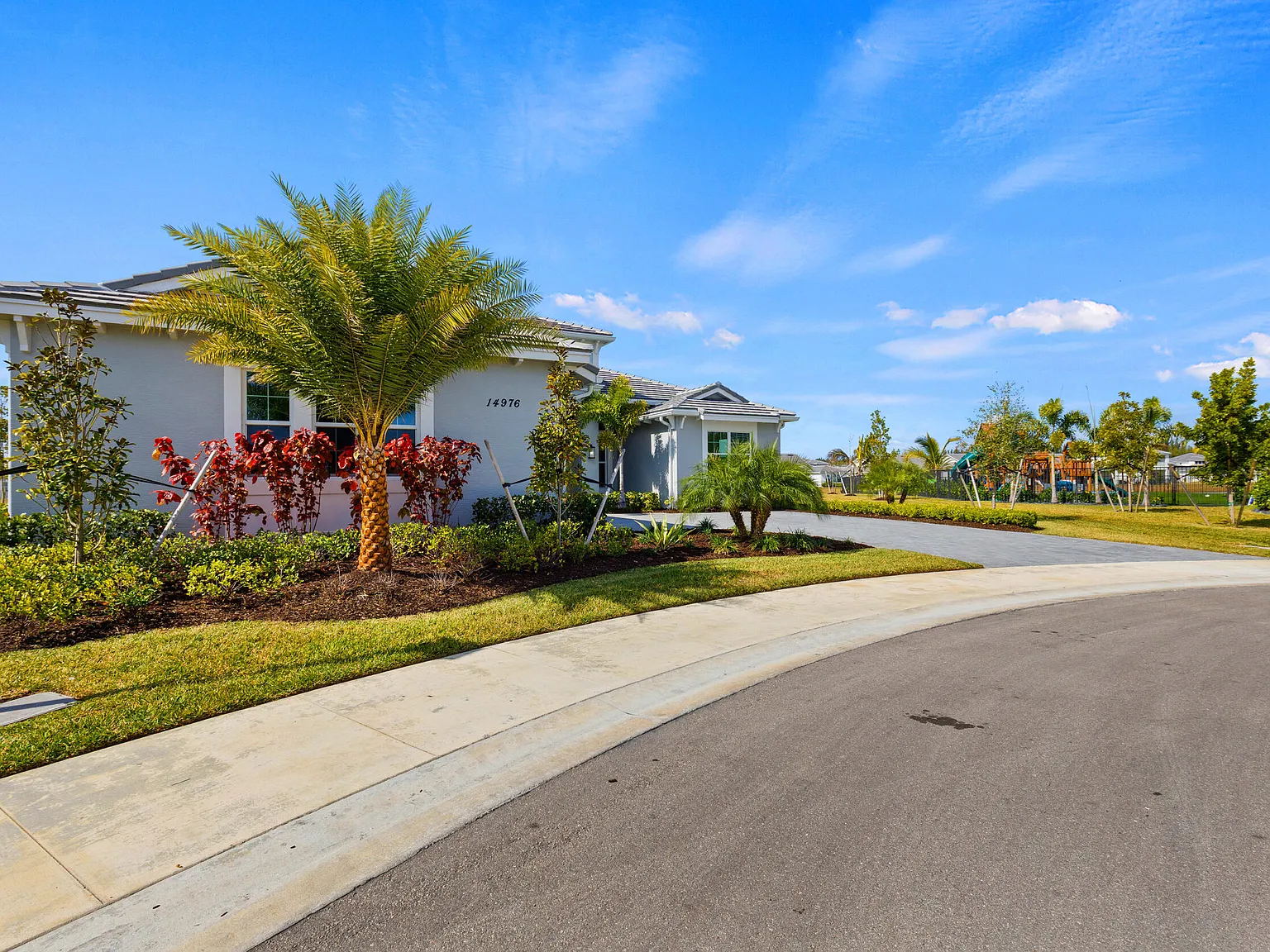 5 bed, 5.5 bath, 3738 sqft, $7,500 — Photo 4
