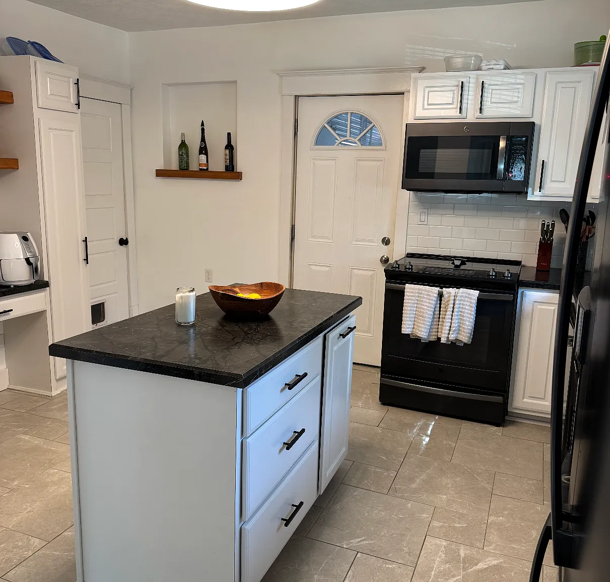 4 bed, 1.5 bath, 1513 sqft, $2,500 — Photo 3