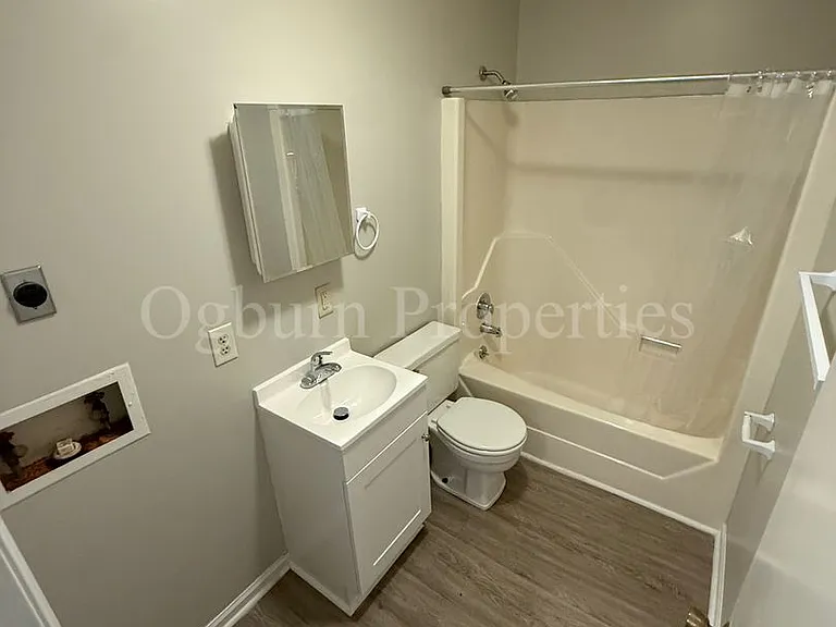 2123 Hollyrood St — Photo 7
