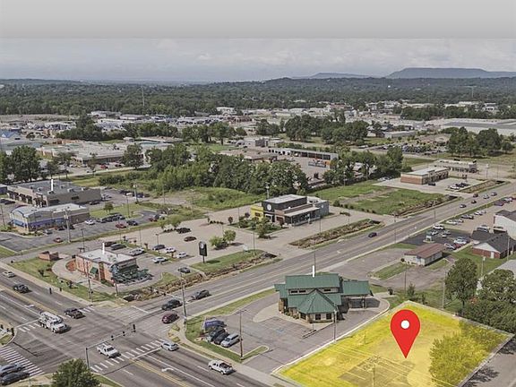 2nd image of 409 Weir Rd