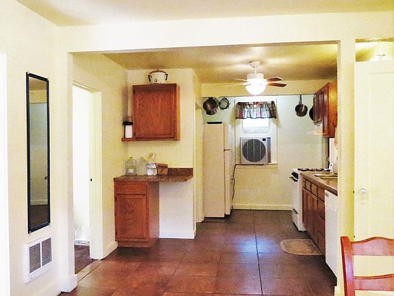 4th image of 631 Orchard Ave