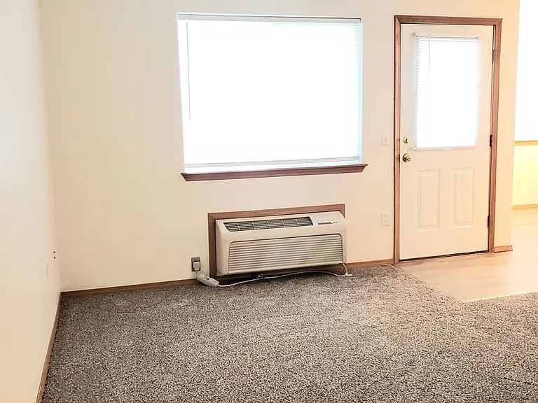 1105 N Western Ave — Photo 11