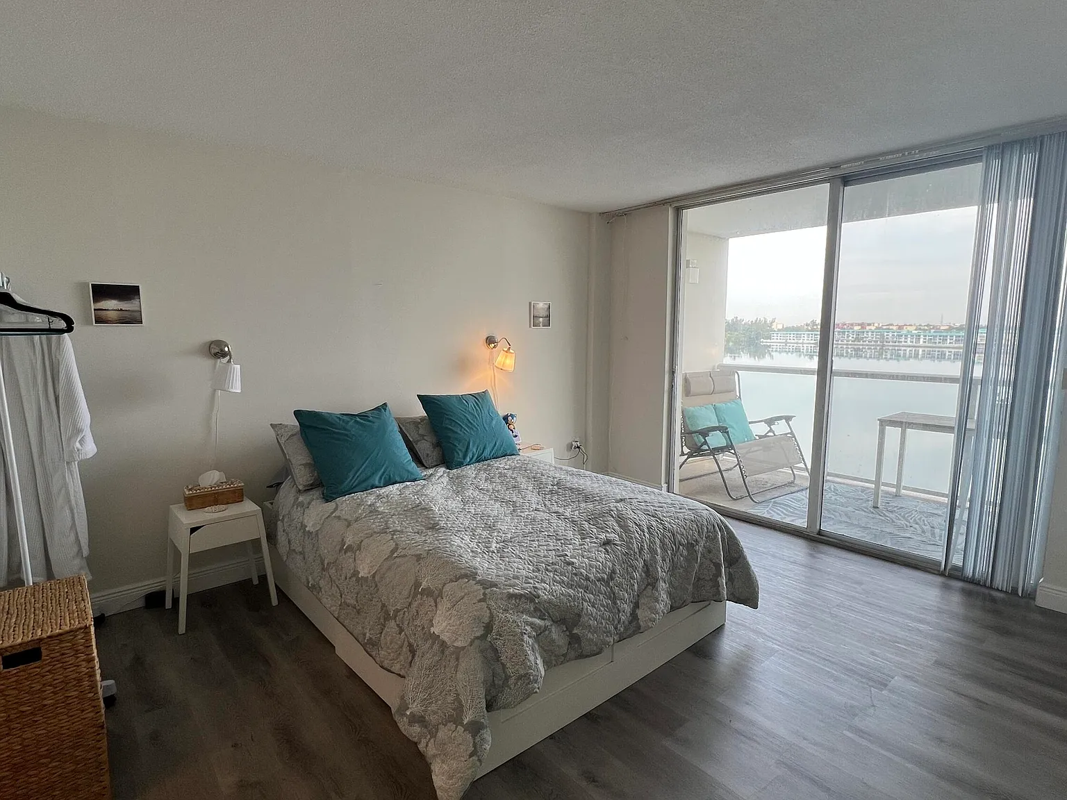 1 bed, 2.0 bath, 861 sqft, $1,700 — Photo 2