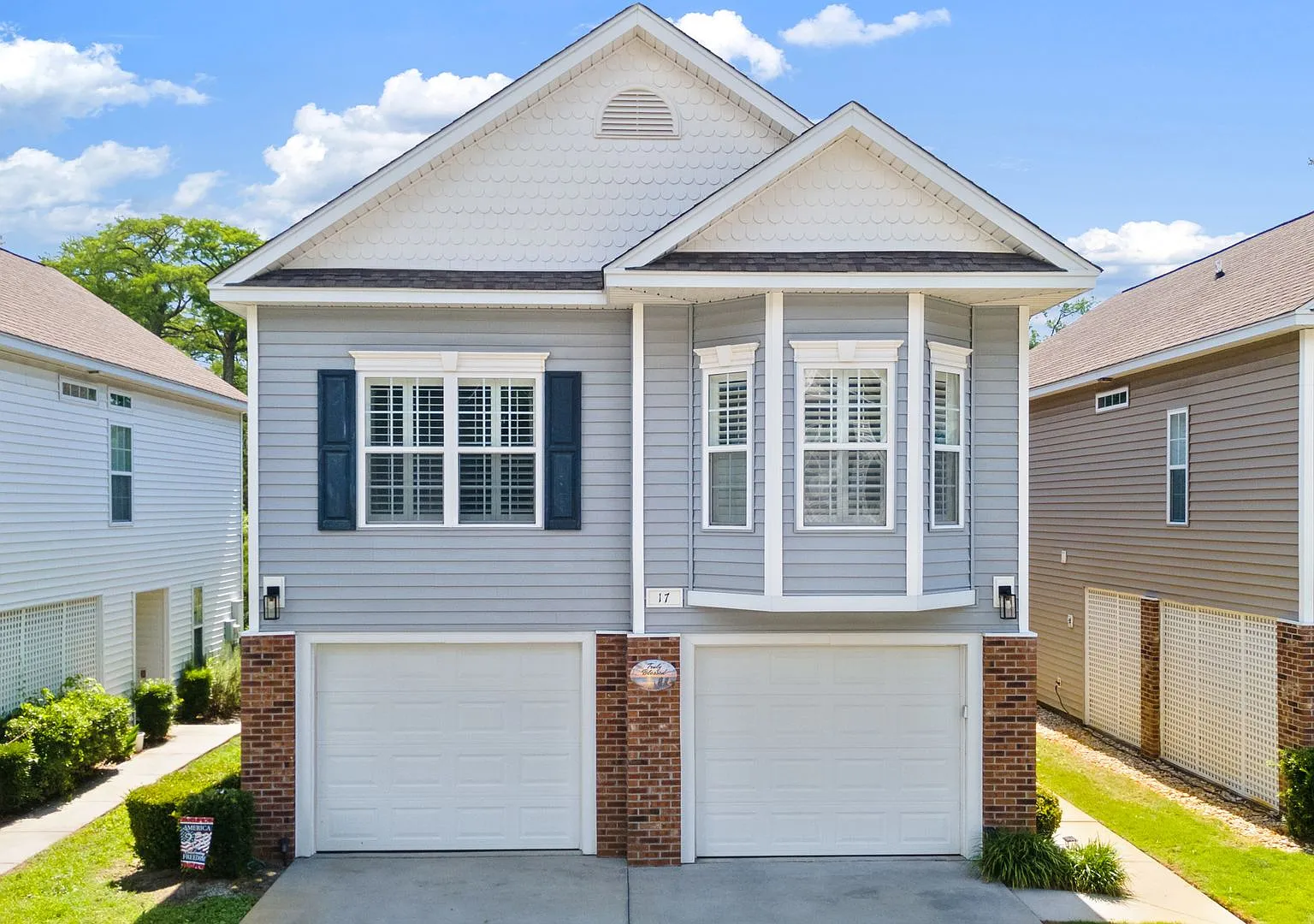 Winte Rental! Beautiful four-bedroom private home with updated appliances! Only a few blocks to t... — Photo 1