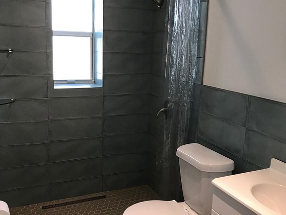 5th image of 1917 Llewellyn Dr