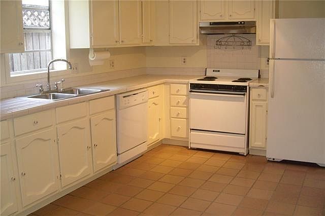 2nd image of 218 Alonzo St #A