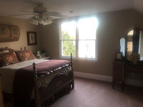 3rd image of 335 Hidden Oaks Trl NE