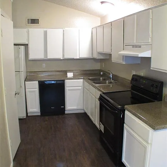 10311 Tamworth Dr — Photo 45