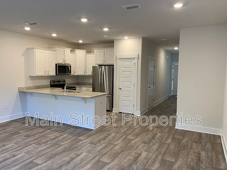 1524 Farragut Way — Photo 3